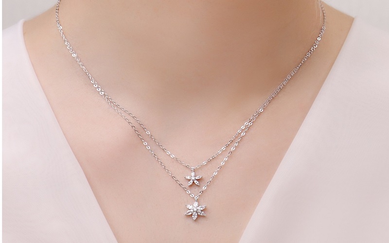 مدل پلاک نقره مناسب برای مادران شیک‌پوش