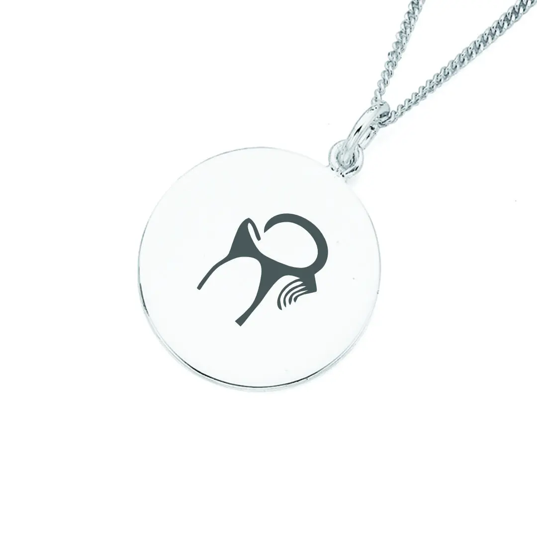 گردن آویز نقره نماد ماه دی با طراحی منحصربه‌فرد و جذاب