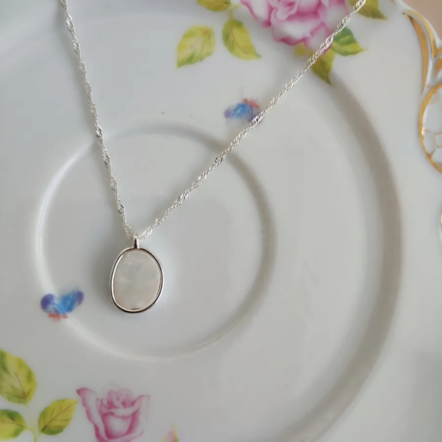 گردنبند نقره با سنگ اوپال-نماد ماه مهر