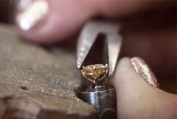 پایه جواهر چیست ویژگی‌های پایه جواهر